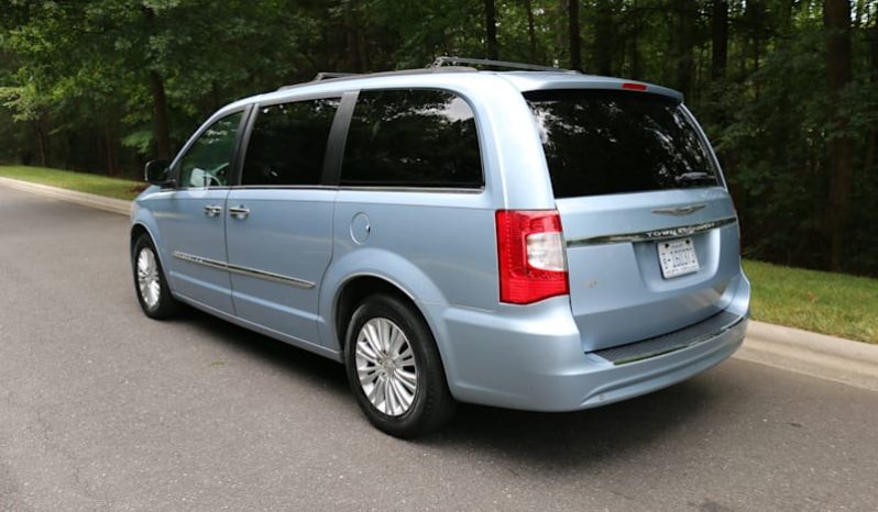 2012 Chrysler Town & Country 4dr Wgn Touring-L full