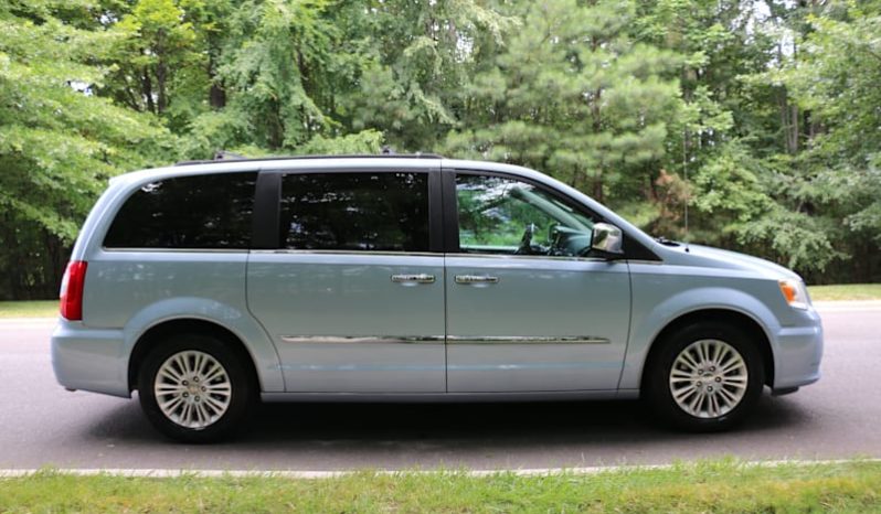 2012 Chrysler Town & Country 4dr Wgn Touring-L full