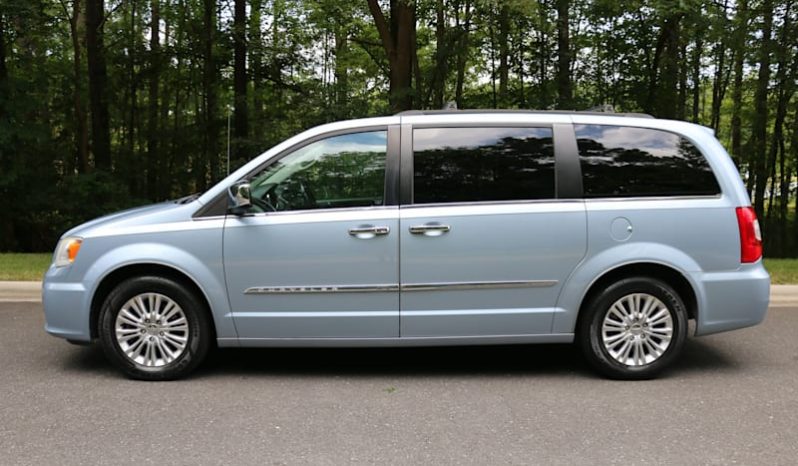 2012 Chrysler Town & Country 4dr Wgn Touring-L full